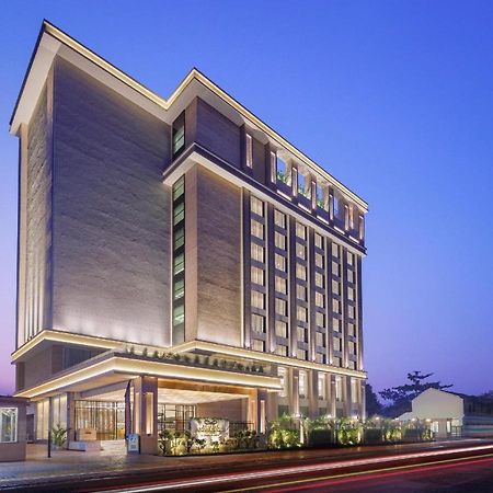 Bellevue Sarovar Premiere 주나가드 외부 사진