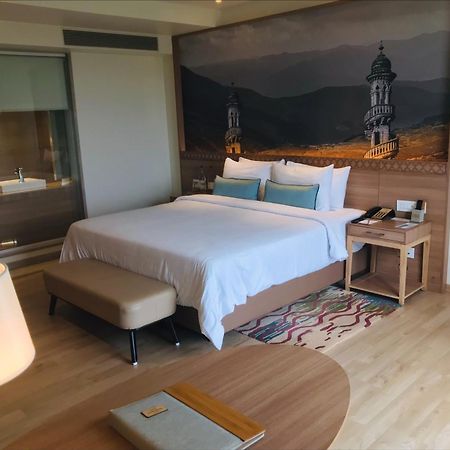 Bellevue Sarovar Premiere 주나가드 외부 사진