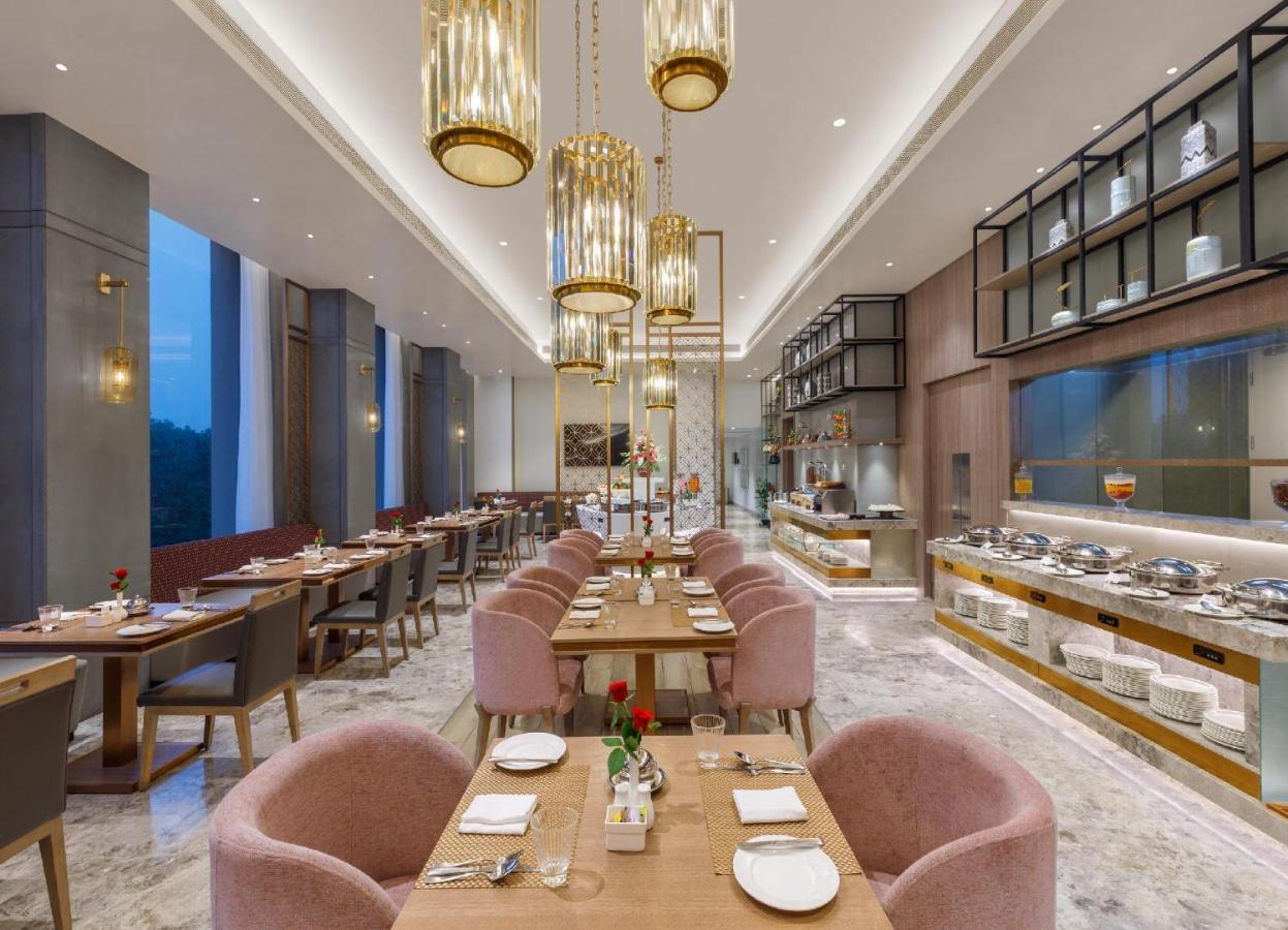 Bellevue Sarovar Premiere 주나가드 외부 사진
